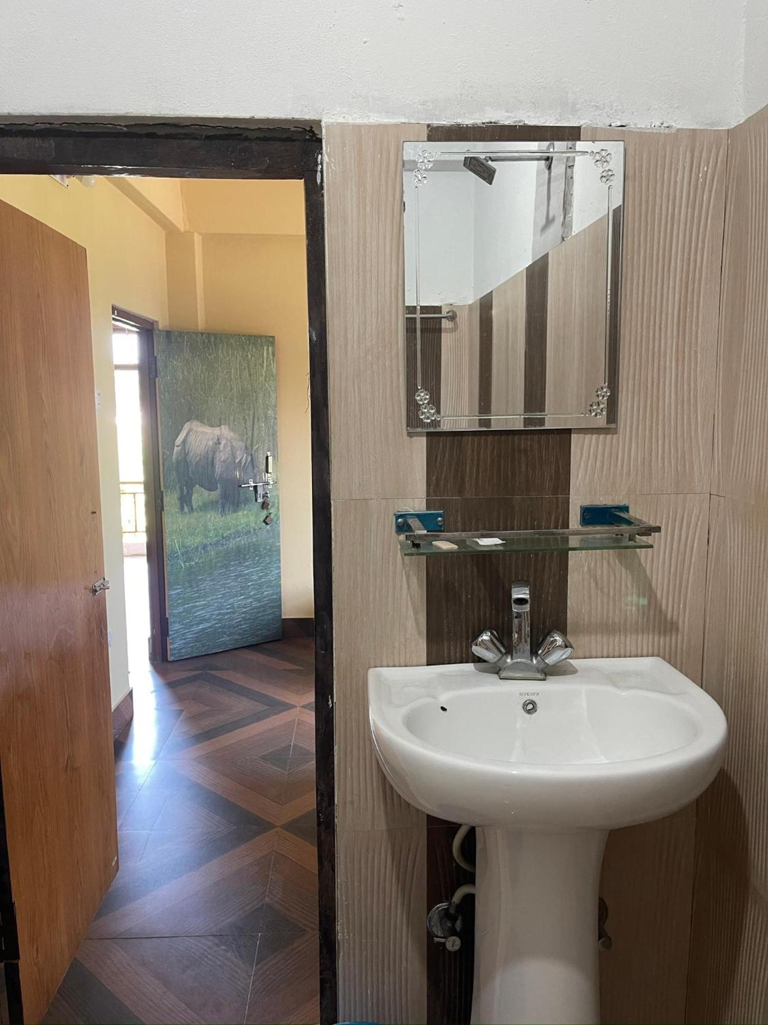 Tara Guesthouse - Sauraha,Chitwan Buitenkant foto